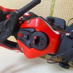 子供用　CBR スポーツバイク レッド 充電式の画像