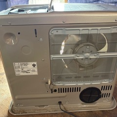 石油ファンヒーター デジタル表示 シルバーの画像