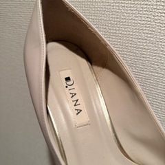 Diana ベージュ パンプス24cmの画像