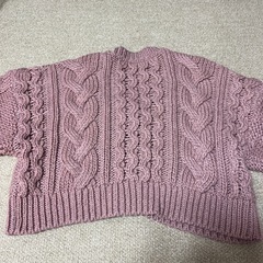 サイズF　ショート丈　暖かいセーター　カーディガン　ケーブル編み　ピンクの画像