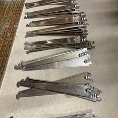 チャンネルサポート　棚板ブラケットの画像