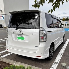 トヨタ ヴォクシー Z 4WD、ETC、バックカメラ、ナビ、TV、HID、リモコンキー、3列シート、CVT、アルミホイール、8.08車検の画像