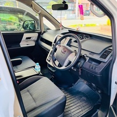 トヨタ ヴォクシー Z 4WD、ETC、バックカメラ、ナビ、TV、HID、リモコンキー、3列シート、CVT、アルミホイール、8.08車検の画像