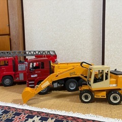 消防車、ダンプトラック、ショベルカー、bruderの画像