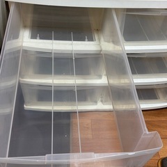 引き出し6つの衣装ケースの画像