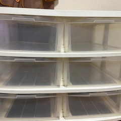 引き出し6つの衣装ケースの画像