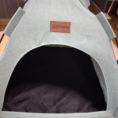 猫のチグラと布団の画像