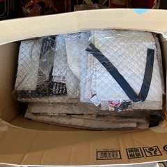 超大量の生地、端切れ、糸などなどの画像