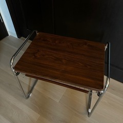 スチールラック付きサイドテーブルの画像