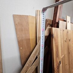 大量の木材お譲りします。端切れ板やツーバイ、ベニヤ、集成材など多数の画像