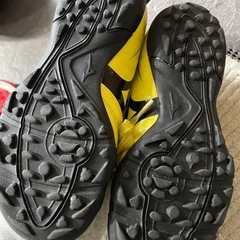 サッカー　フットサル　シューズ　スパイク(鉄)無し22cm 18cmの画像