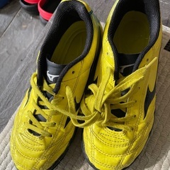 サッカー　フットサル　シューズ　スパイク(鉄)無し22cm 18cmの画像