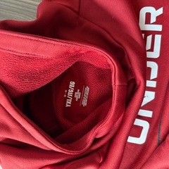 160 アンダーアーマー　赤パーカーの画像