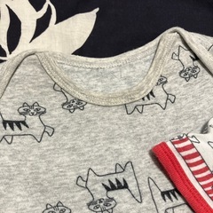 UNIQLO リサラーソン　ボディ肌着2枚セットの画像