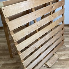 すのこベッドとスプリングマットレスの画像