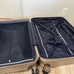 大型スーツケースの画像