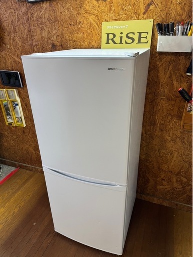 J2305 アイリスオーヤマ　IRIS OYAMA  142L  2021年　冷凍庫ドア凹みあり　パッキン着色あり