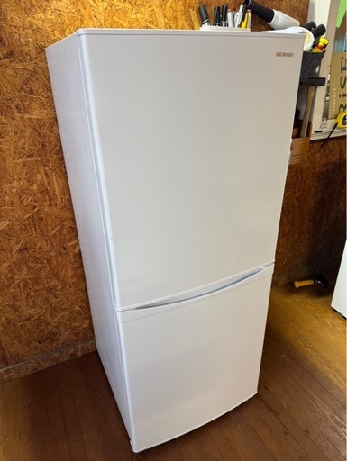 J2305 アイリスオーヤマ　IRIS OYAMA  142L  2021年　冷凍庫ドア凹みあり　パッキン着色あり　