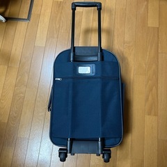 キャリーバッグ紺色の画像