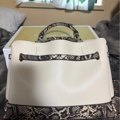 マイケルコーストートバッグの画像