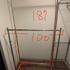 洋服収納スチールラックの画像