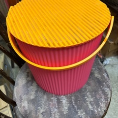 バケツ型物入れの画像