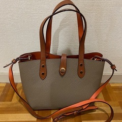 レザー・ショルダーバックの画像