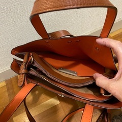 レザー・ショルダーバックの画像