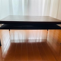 木とアイアンのテーブルの画像