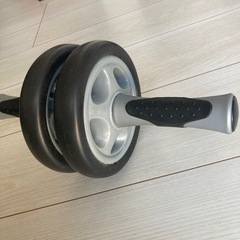 腹筋ローラー　筋トレの画像