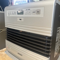 ダイニチ　ブルーヒーター　石油ファンヒーター　プレミアムシルバー　９．０Ｌタンク　木造１２畳／コンクリート１７畳　ワイドサイズ　２０１５年製　ＦＷ－４７１５ＳＤＲ　新品時メーカー希望小売価格５６，８００円の画像