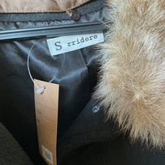 寒い季節でもオシャレを楽しみたい💟❄️ケープコート🧥ファーの襟付き❗️レディース👩ポンチョ風ゆったり着れる✨Sorridere黒の画像