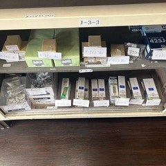 ステンパイプ、棚柱用受け、他金物類の画像