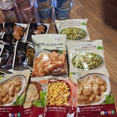 お菓子や春雨パスタなど大量ですの画像