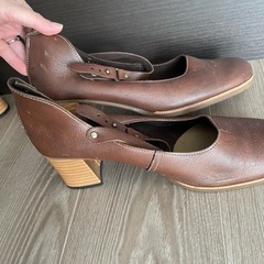 レスベルセルのパンプス　24cmの画像