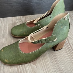 レスベルセルのパンプス　24cmの画像