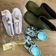 子供長靴と上靴の画像