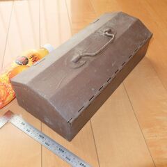 鉄製 工具箱 道具入れ ロック機能 収納ケース 大工 職人 古道具 シャビー 昭和 アイアンの画像