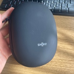 【新品】Shokz (ショックス) OpenRun Pro 2 骨伝導イヤホンの「ケース（と充電コネクター）」の画像