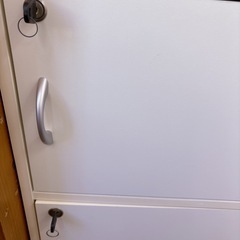 【11/15迄】🔑鍵付きカラーボックス白　4段の画像