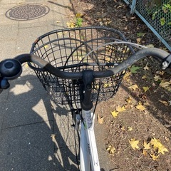 【受け取り者決定】自転車(サビあり)と空気入れの画像