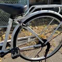 【受け取り者決定】自転車(サビあり)と空気入れの画像