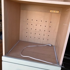 コンセント付き食器棚の画像