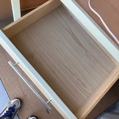 コンセント付き食器棚の画像