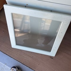 コンセント付き食器棚の画像