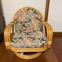 ラタン　回転座椅子の画像