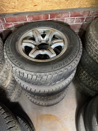 ハイエース スタッドレス 15インチ 4本セット