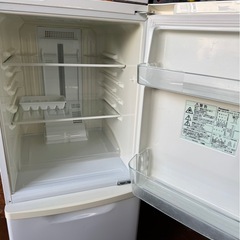 J2904 パナソニック　Panasonic 138L 2012年　2ドア冷蔵庫　黄ばみありの画像