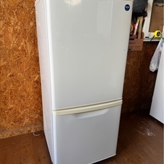J2904 パナソニック　Panasonic 138L 2012年　2ドア冷蔵庫　黄ばみありの画像