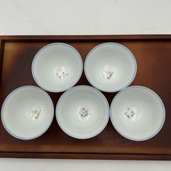 可憐な花模様の湯呑み 5客揃いの画像